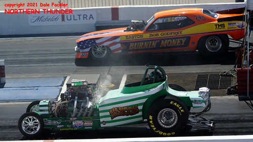 Kyle Hough - AA/FA - #784 - 'Nanook' (near lane) vs 
Bob Godfrey - AA/FC - #748 - 'Burnin' Money' (far lane)